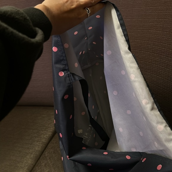 Kate spade GINORMOUS tote bag. GUC - Picture 4 of 4